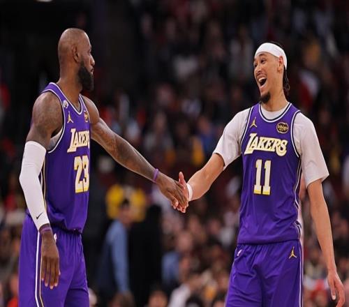 重蹈覆辙湖人难道又要指望这位能力有限的替补中锋来改变局面