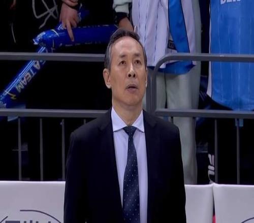 北京男篮遭爆冷，天津末节三分雨大逆转赵睿13+4许利民用人失误