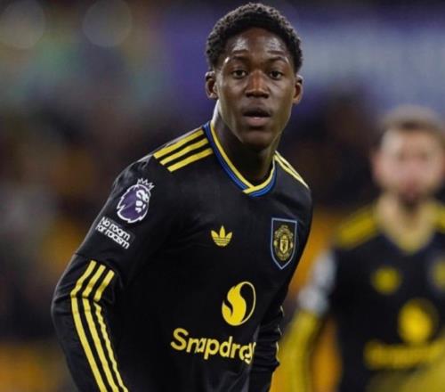 曼联重启梅努续约，阿莫林弃将重获新生，红魔太子值20万镑周薪吗