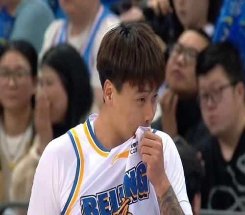 就这还夺冠末节崩盘，北京爆冷负鱼腩，老帅没辙，赵睿空砍13+3