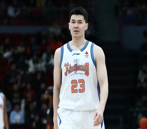 心脏骤停！新疆4罚不中葬送16分逆转，赵柏清准绝杀太致命