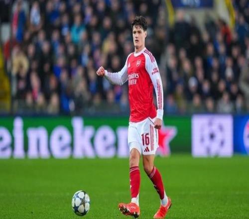 内尔高：我奶奶每年圣诞会送我剪贴簿，里边都是有关我的报纸