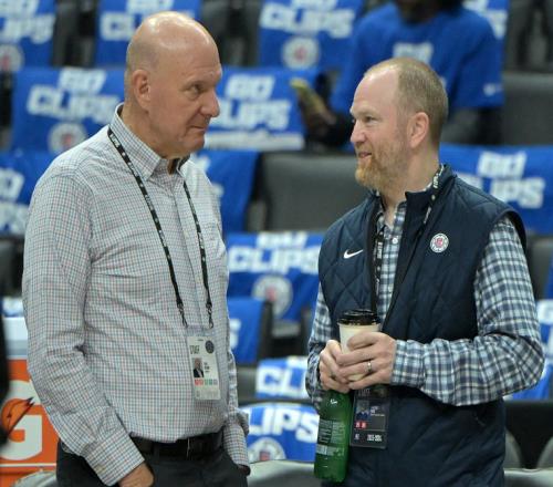 湖人喜讯，老詹联盟第1！约基奇伤情更新，快船大手笔续约