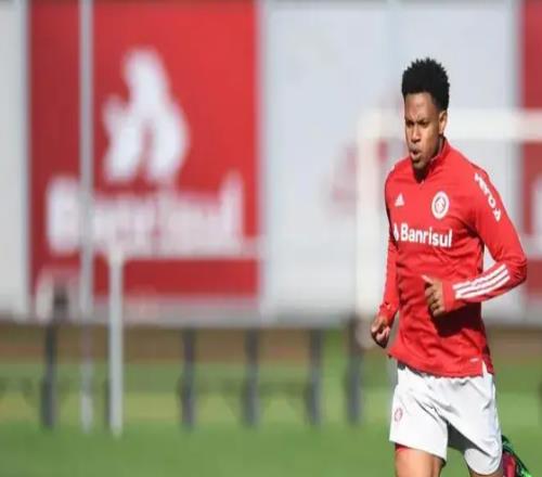 茹萨仅用一个进球就征服蓉城球迷，未来将坐稳核心位置，值得期待