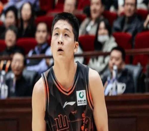 山东队又出好苗子！18岁后卫出场3分42秒，5中4砍11分，正负值+10