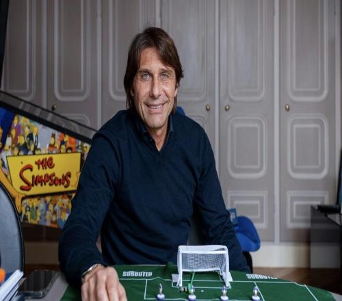 记者介绍生活中的孔蒂：曾为重病的热刺球迷录制了祝福视频