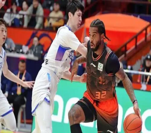 双核驱动破困局小将惊艳助连胜，山东男篮9975逆转宁波取四连胜