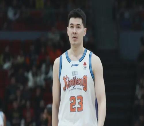 硬汉！肋骨骨裂咬牙上场，10投9中，砍19分8篮板，正负值全队第一