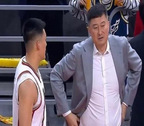 5连胜冲上第1！杜锋：希望能保持好的强度给年轻球员一些上场机会