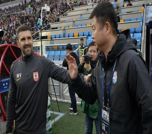 意外！津门虎买了个马屁精新外援当面称赞于根伟，引发球迷质疑