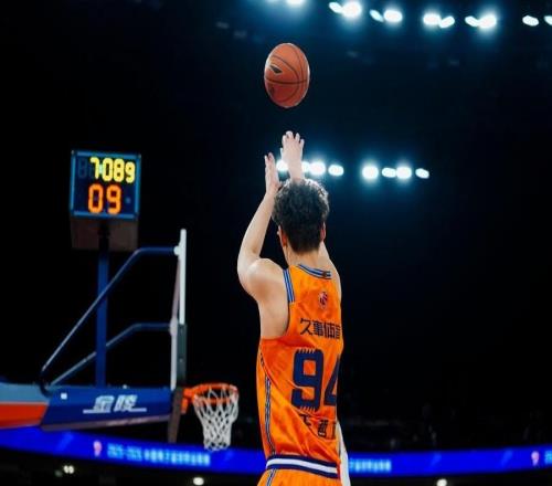 王哲林达成万分里程碑！他的传奇仍然在续写