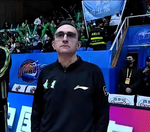 主帅换晚了辽篮大胜四川,沈阳日报发文四字直戳心窝,郭士强躺枪