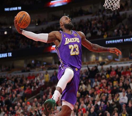 胜公牛取2连胜！詹姆斯轰下3大纪录，他助湖人在4个方面逐渐变好