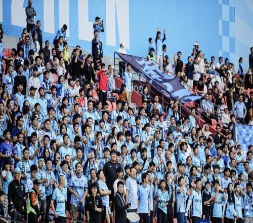 中超新赛季球衣公布深圳新鹏城天蓝色战袍“秒变”深圳校服