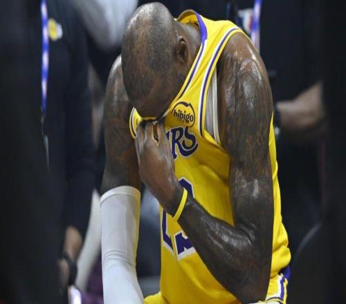 湖人30分惨败！詹姆斯重回家乡落泪东契奇29+5+6险受伤惹争议