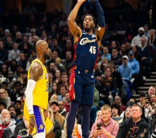 30分惨败！米切尔25+5东契奇29+6，八村7中0，詹姆斯11+5毫无借口