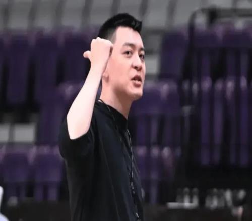 杨鸣离职后解说NBA，谈未来计划等待工作或其他选择，有望回CBA