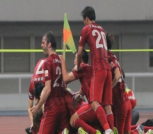 上港被罚5分依然比成都蓉城多1分冠军不变！板子打得轻重刚合适