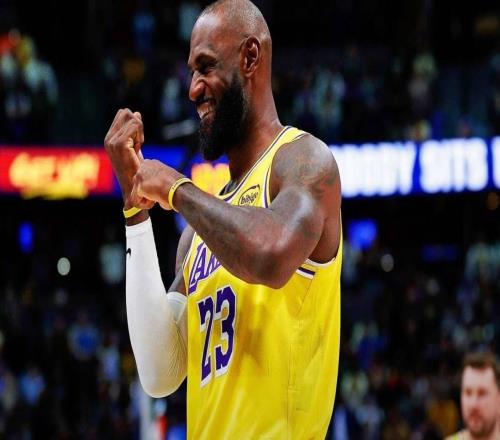 湖人队詹姆斯透露，他戒酒是为了提升体能，跟上年轻球员的步伐