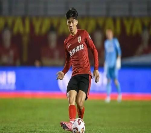 计划有变，趁乱夺冠！泰山队连签三笔！顶级中卫+本土防线重组