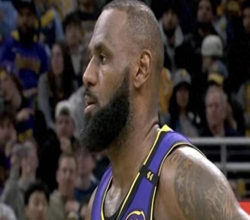 詹姆斯11分骑士大胜湖人，湖人放弃马威引进艾顿是连续错误