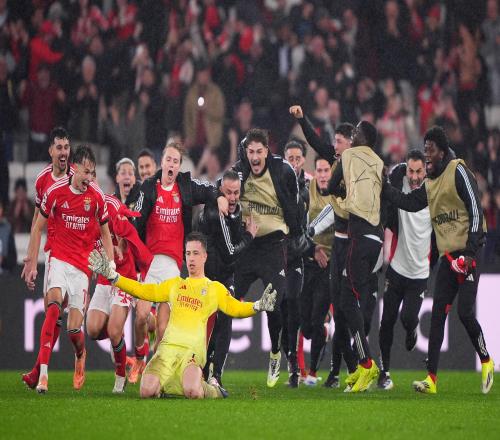 伟大的42！穆里尼奥带队最神奇一战，门将读秒破门，压哨出线