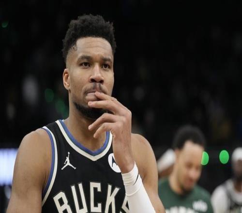 那封早已写好的辞职信，终于被字母哥亲手交给管理层