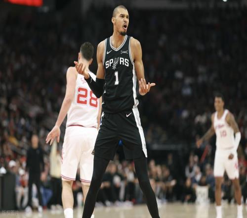 惨遭16分大逆转！火箭末节崩盘！杜兰特里程碑，文班亚马完胜申京