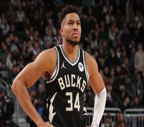 Shams：雄鹿不急于完成交易为得到理想回报可等到休赛期