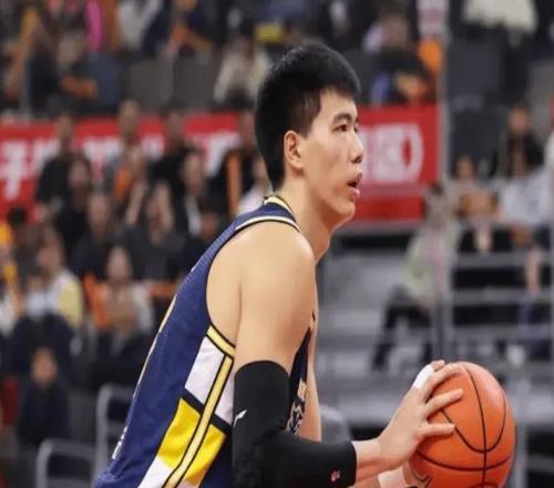 焦泊乔伤情动态！能自行走路但一瘸一拐，缺席几天即可复出了！