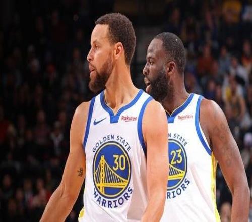 库里谈交易流言：从不想那些假设的事信任邓利维的决定