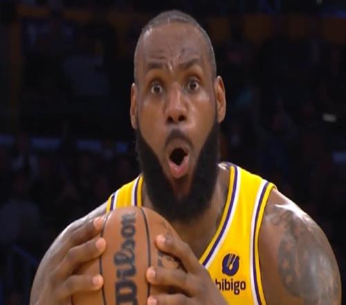 永远的家！詹皇从未忘记骑士，输30分后催泪示好，湖人请成全老詹