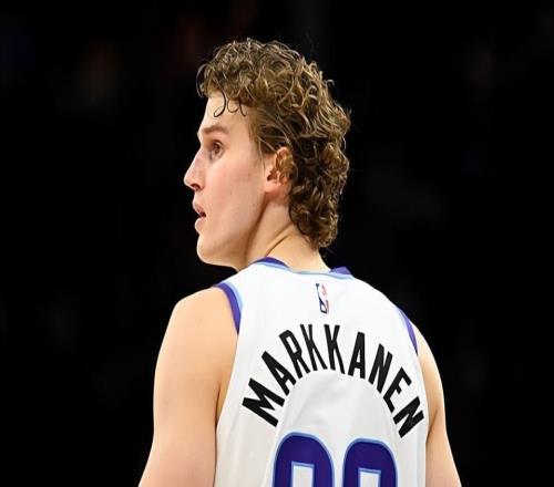 攻防两端都被快船打爆了！爵士锋线大将可能就是个数据刷子