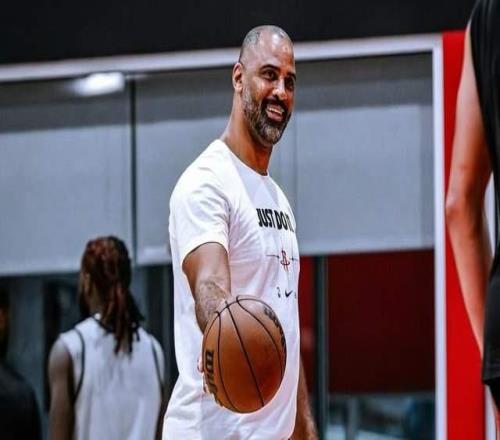 只打8分钟5+4，火箭队第二中锋被弃用乌度卡败在五小不信任替补