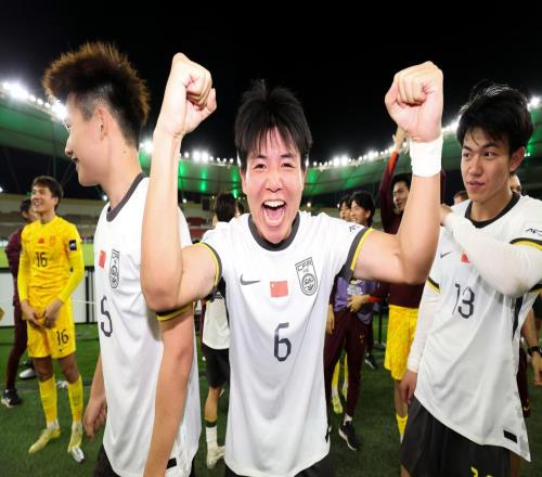 湖南伢子徐彬确定加盟英超狼队U21梯队，妈妈寄语：难走的都是上坡路