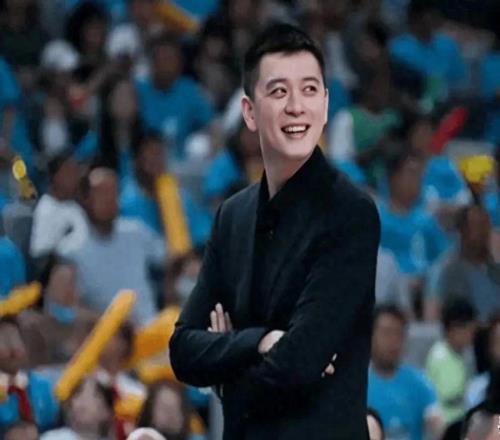 杨毅曝出猛料，杨鸣正在接洽新球队，冠军主帅不缺下家，去山西