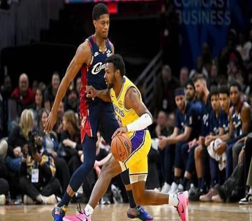 神奇！布朗尼竟然成为了湖人惨败骑士的比赛中表现最好的球员