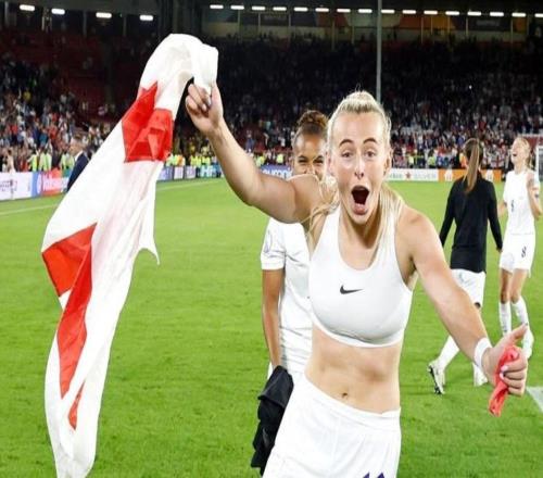 邮报：英女足前锋凯莉正与阿迪谈判，有望获得七位数的合同