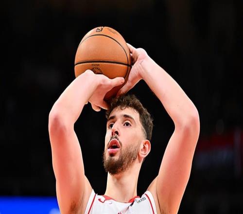 又一次打出了灾难级表现，火箭还是赶紧调整内线支柱的场上角色吧