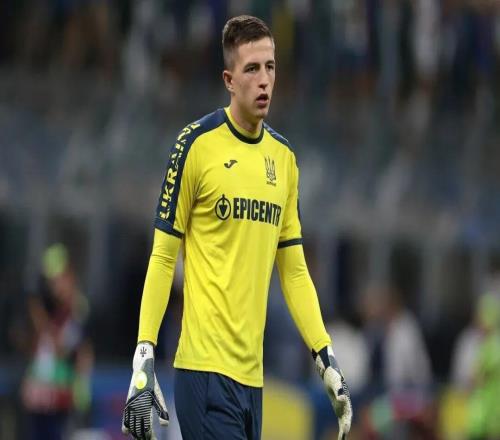 关注一个“不爱跑步”的门将，用头球绝杀将自己载入史册