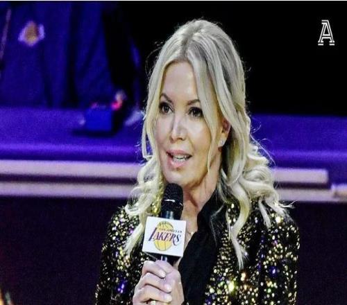 16中13砍27分，全队最高！湖人谜一般的操作，成大笑话了