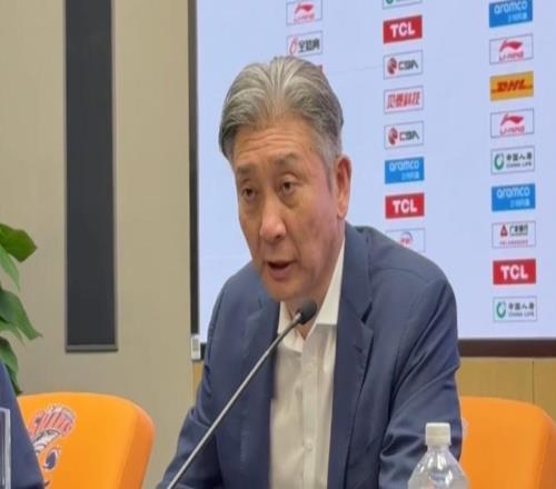 郑永刚：贺希宁打出了超级外援的数据，真心希望他能进国家队