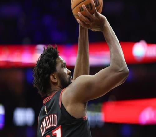 场均33分9板6助，都说你3亿太贵，如今打出统治力，MVP回来了