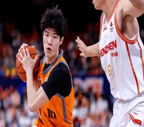 上海10192深圳3喜1忧！白边+偰李永炜亮眼发挥，洛夫顿弊端在线