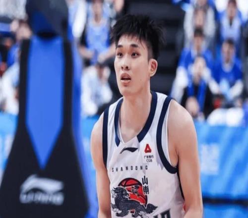 输广厦邱彪用人莫名其妙！3将状态好被换下，让于德豪上首发自爆