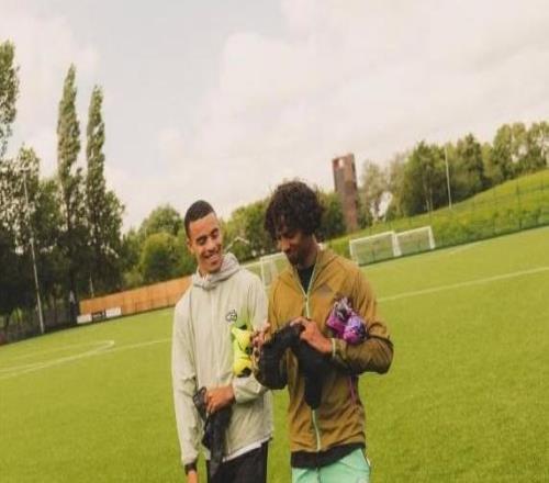 又回曼彻斯特了，格林伍德和前曼联青训队友梅勒一起训练