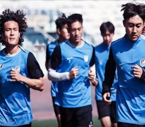 英博学精了！1.5+1签斯坦丘，迪拜首训投入，挪威边锋空降足球城