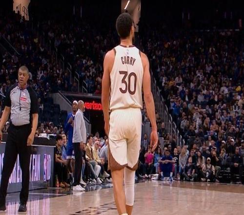 勇士官宣：库里右膝酸痛提前退赛队记曝过去一周一直不适