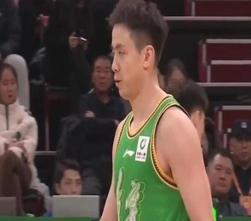 辽宁外教乌戈：赵继伟和李晓旭在艰难时刻扛起球队，是很棒的领袖