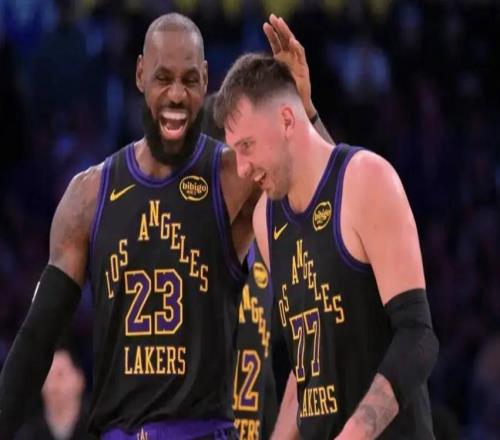 詹姆斯大家长式关爱：喜欢东契奇这个孩子，希望他向我学点什么！